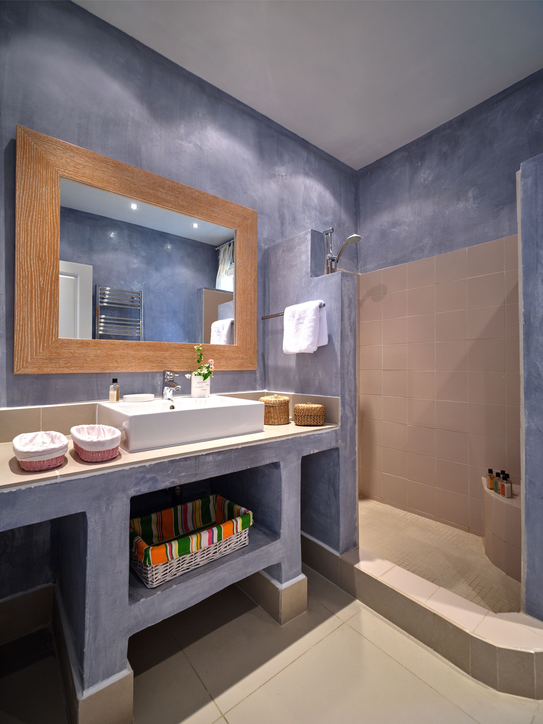 A ground-floor ensuite bathroom